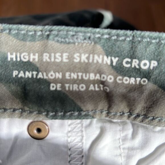 Universal Thread High Rise Crop Camo Jean 18/34 - Picture 4 of 6